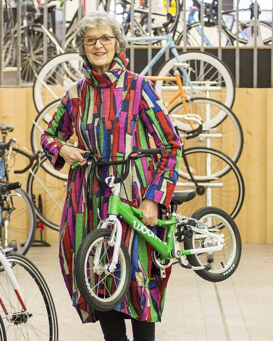Woombikes bij Stip-kinderfietsen, Cornélie Metselaar, eigenaar Stip-kinderfietsen, magasin de vélo pour enfants, kinderfietsenwinkel, Fahrradladen für Kinder
